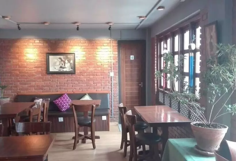 پانسیون Cafe Beyond And Guest House