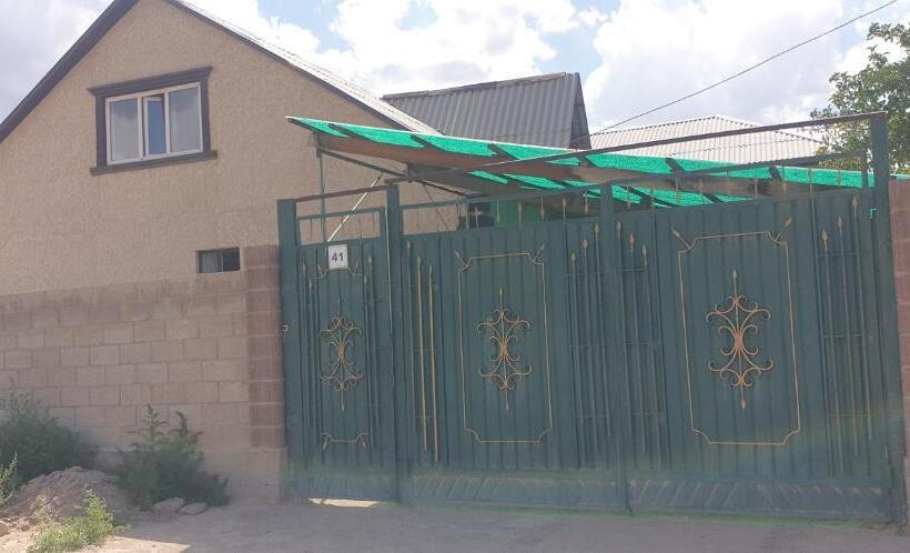 پانسیون Center Guesthouse