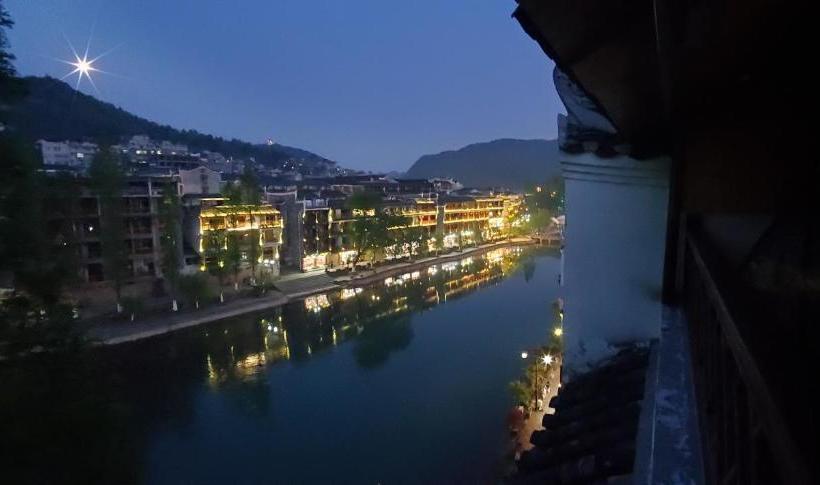 פנסיון Yi Jiang Lou Lnn