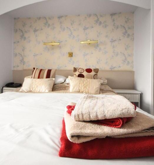 Отель Burntisland Sands