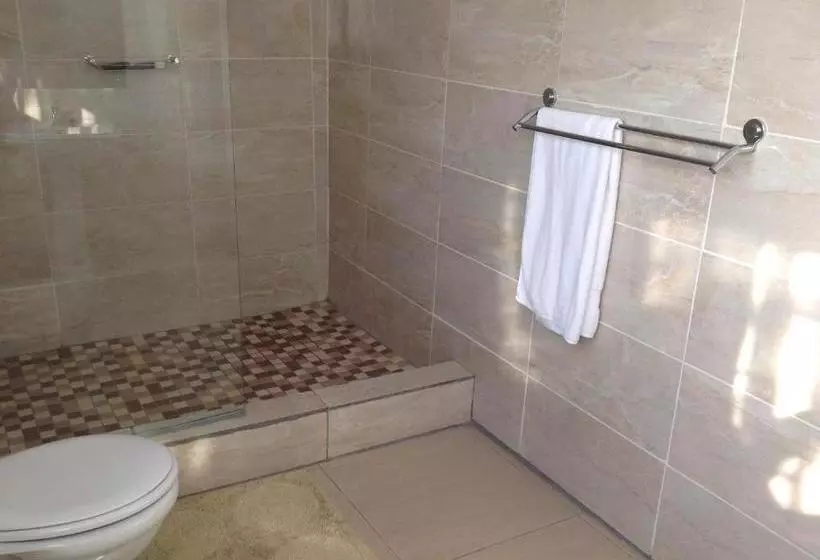پانسیون Vinolux Guest House