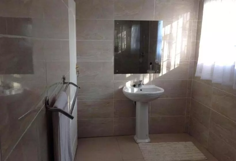 پانسیون Vinolux Guest House
