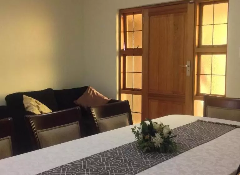 پانسیون Vinolux Guest House