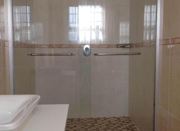 Majatalo Vinolux Guest House