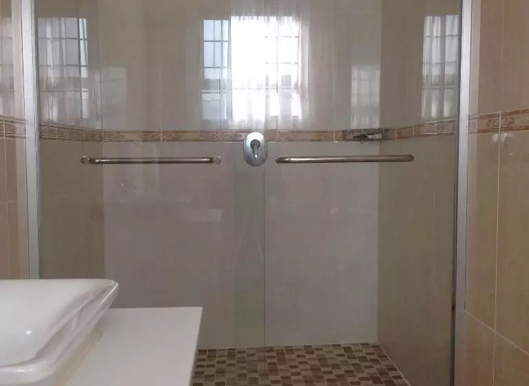 پانسیون Vinolux Guest House