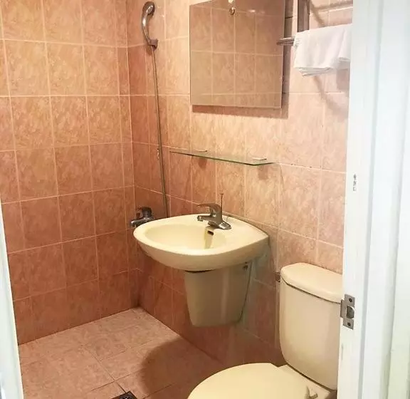 هتل Holiday Business