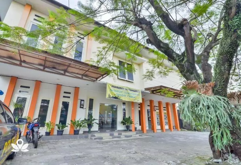 Hotel Zen Rooms Basic Gor Cikutra