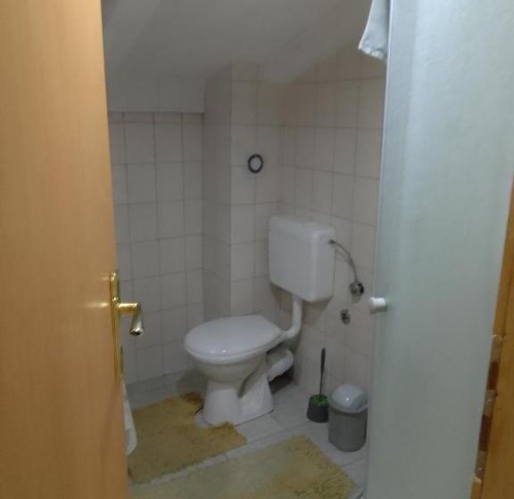 تختخواب و صبحانه Biba