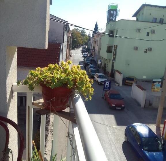 تختخواب و صبحانه Biba