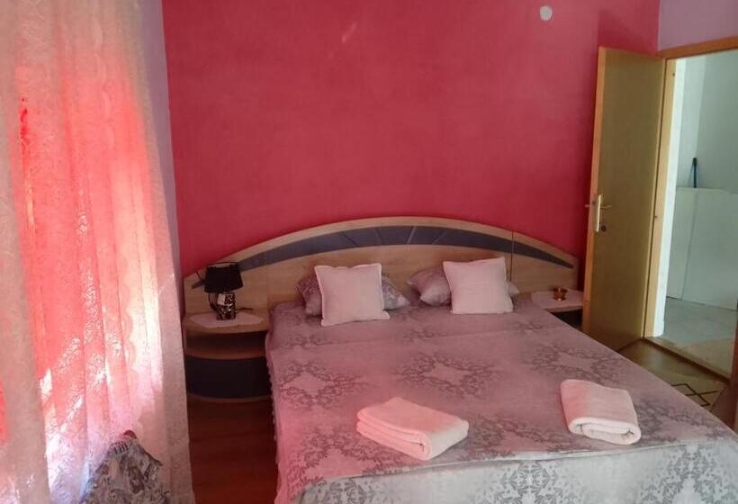 تختخواب و صبحانه Biba