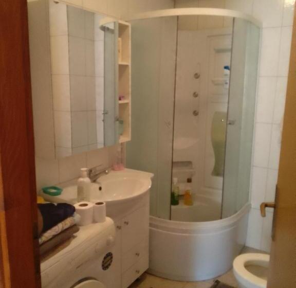 تختخواب و صبحانه Biba