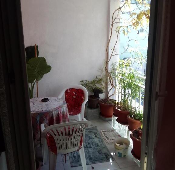 تختخواب و صبحانه Biba