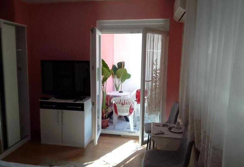 تختخواب و صبحانه Biba