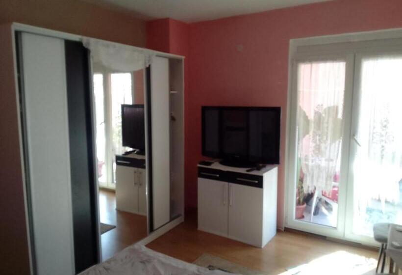 تختخواب و صبحانه Biba