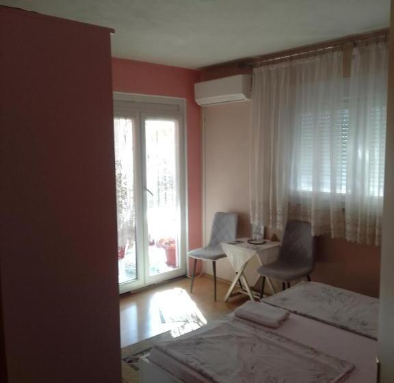 تختخواب و صبحانه Biba