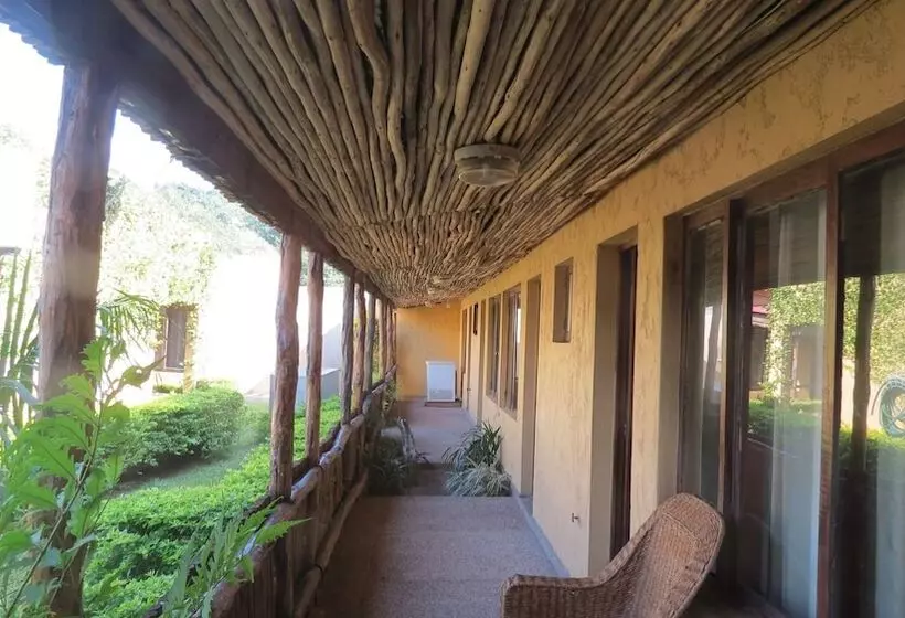 Aamiaismajoitus (B&B) Nkanhi Centro De Conferências E