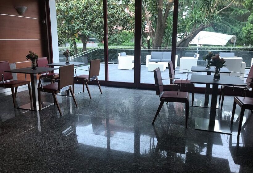 فندق Domus Grand