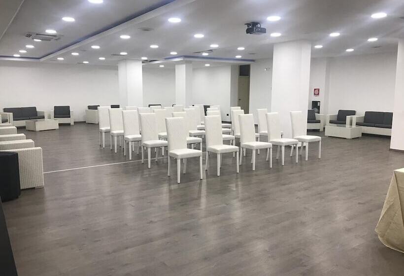 فندق Domus Grand