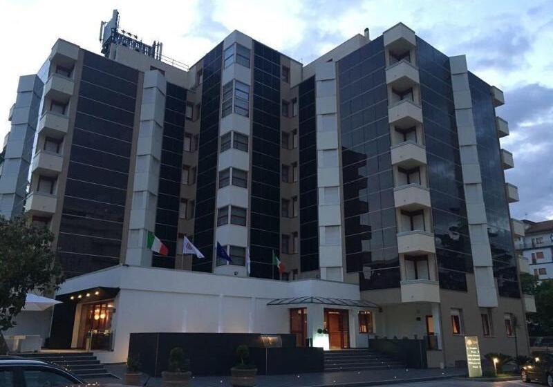 فندق Domus Grand