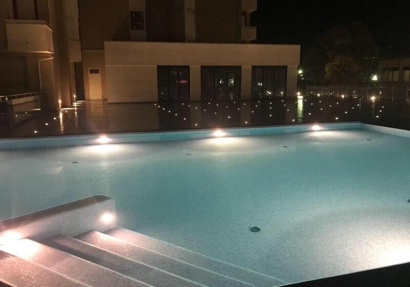 فندق Domus Grand