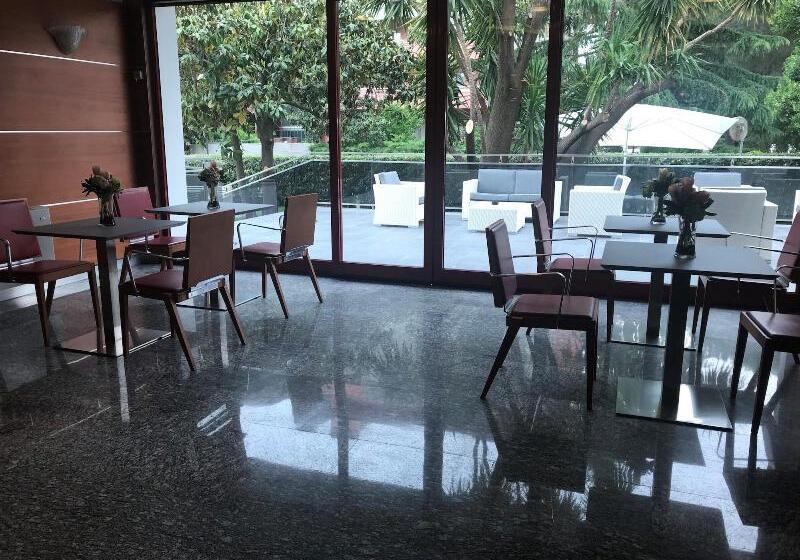 فندق Domus Grand