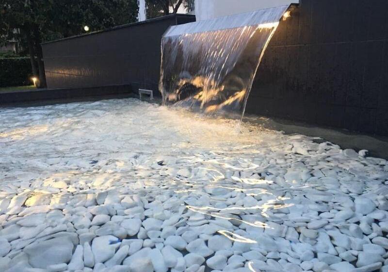 فندق Domus Grand