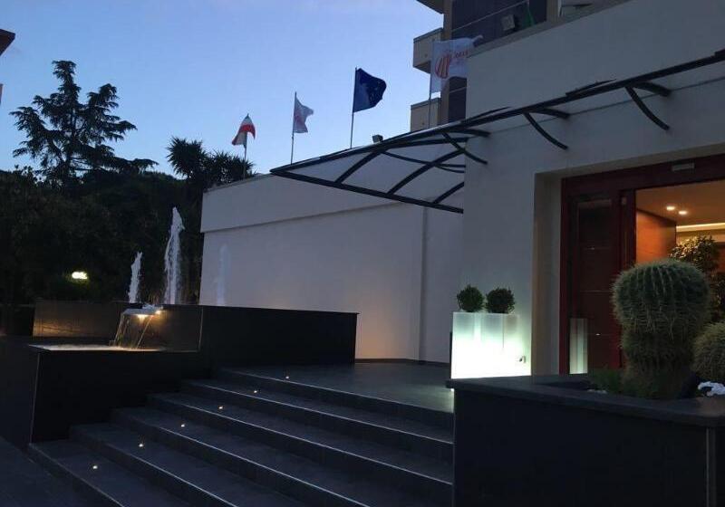 فندق Domus Grand