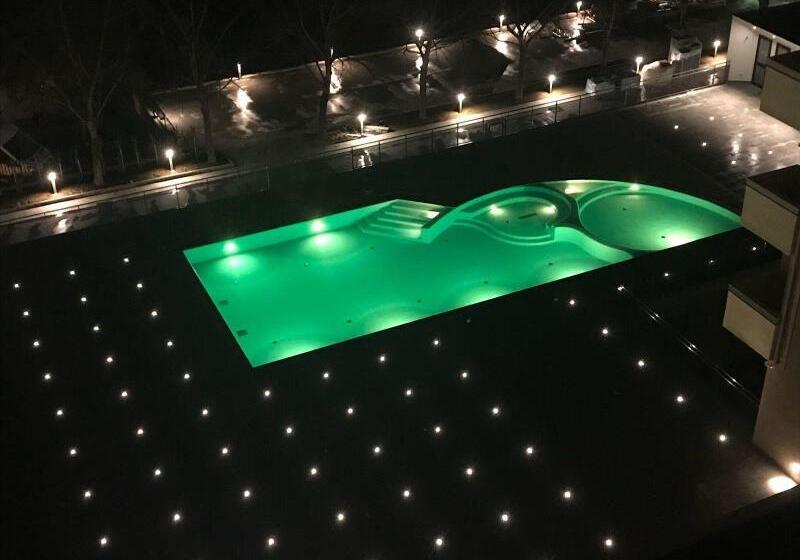 فندق Domus Grand