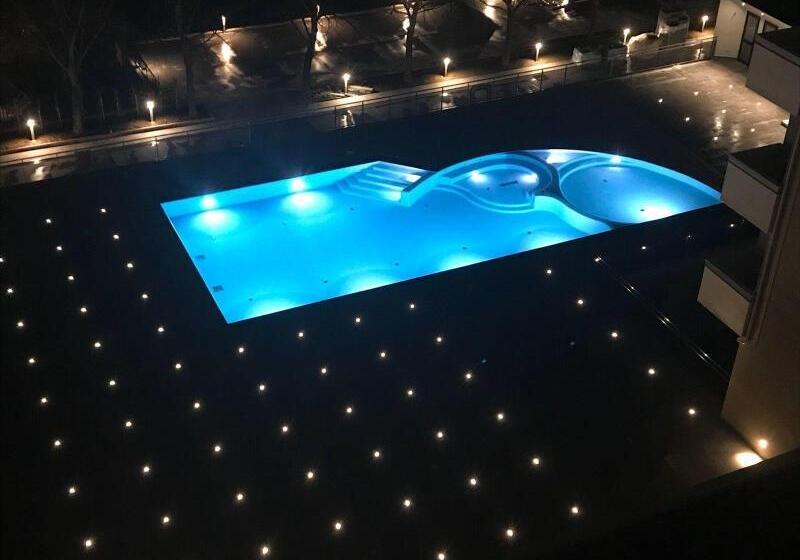 فندق Domus Grand