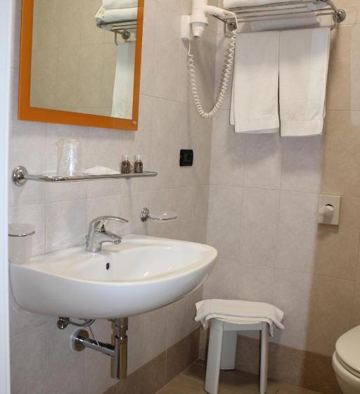 فندق Domus Grand