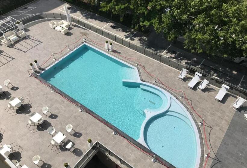 فندق Domus Grand