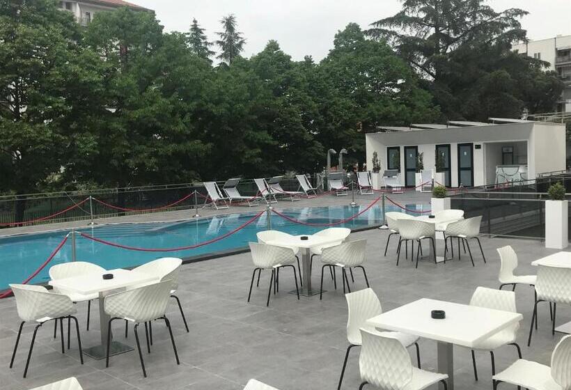 فندق Domus Grand