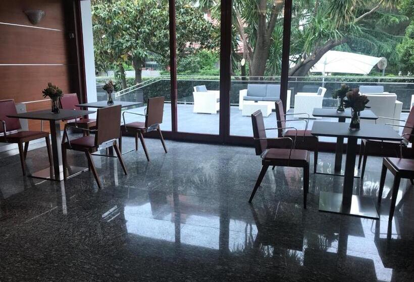 فندق Domus Grand