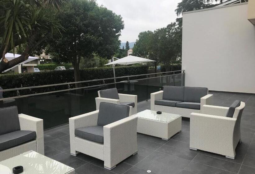 فندق Domus Grand