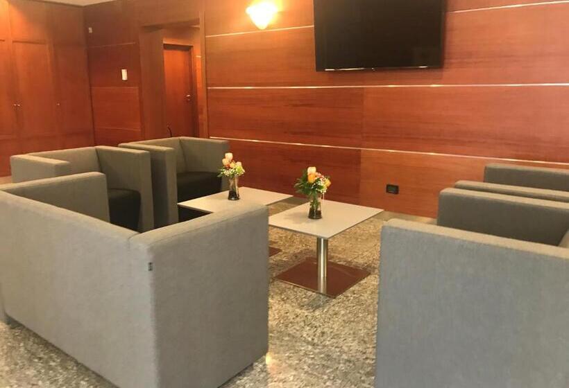 فندق Domus Grand