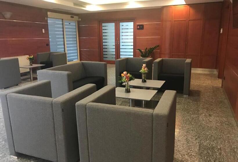 فندق Domus Grand