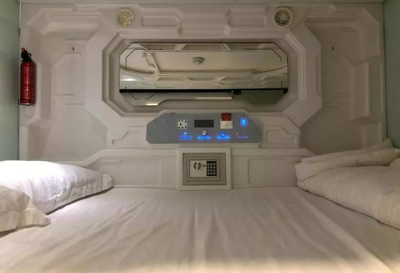 هاستل Oh My Pods