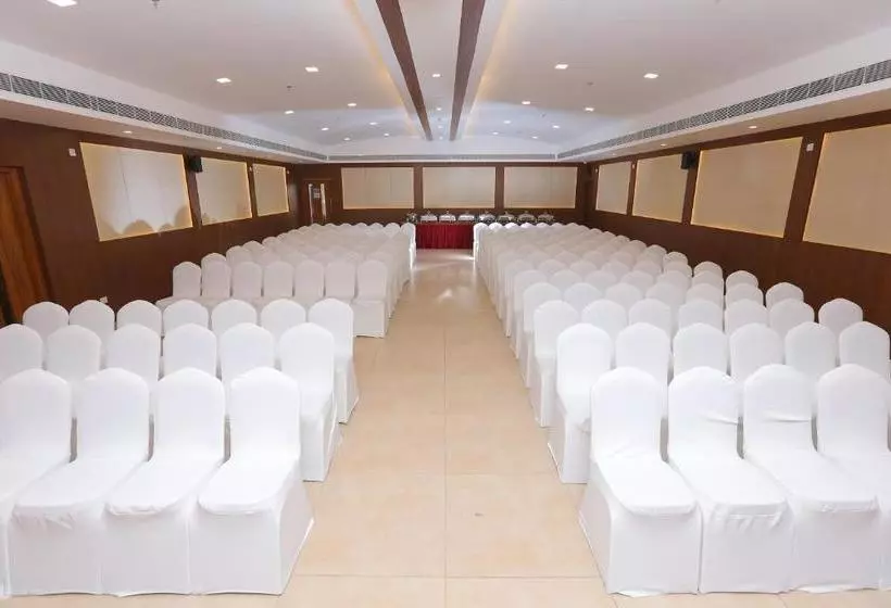 هتل Navaratna Inn - A Luxury