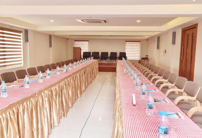 فندق Navaratna Inn - A Luxury