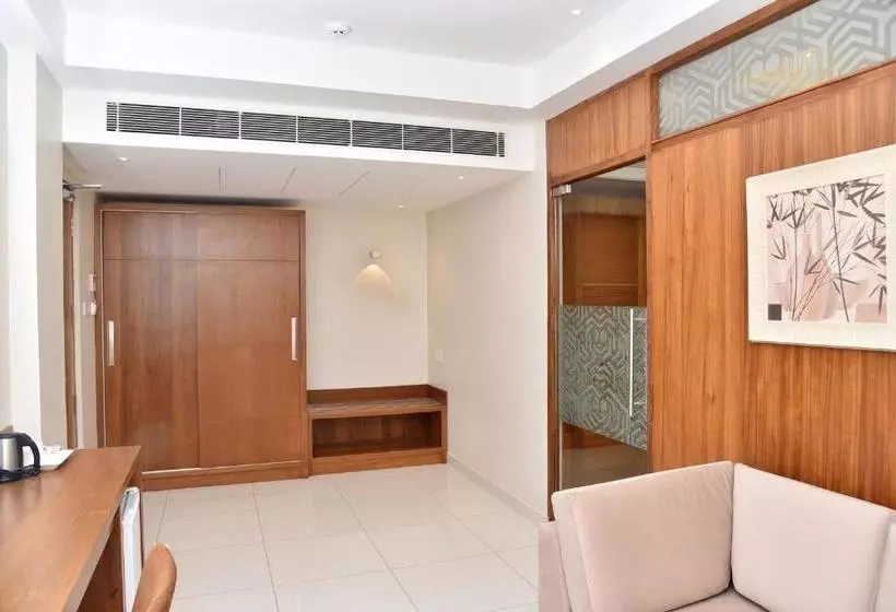هتل Navaratna Inn - A Luxury
