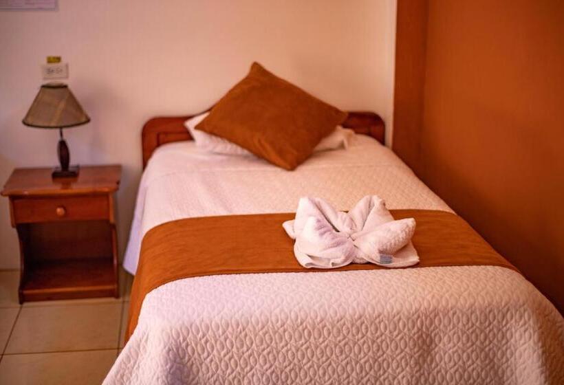 بنسيون Hostal Gladismar