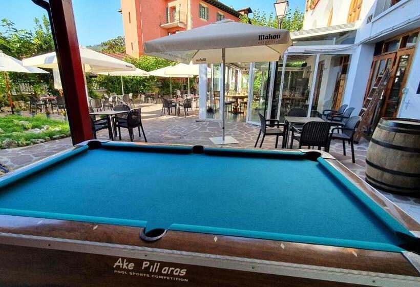 بنسيون Hostal Ansonea