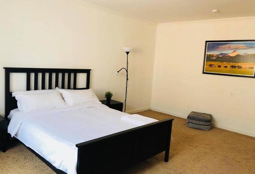 پانسیون Summit Guest House