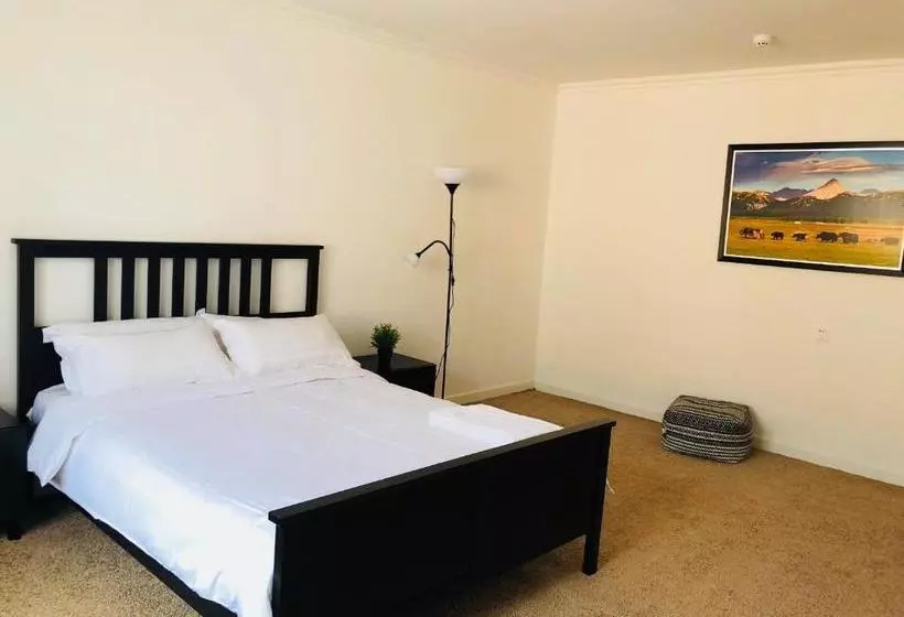 پانسیون Summit Guest House