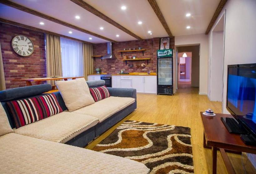 پانسیون Summit Guest House