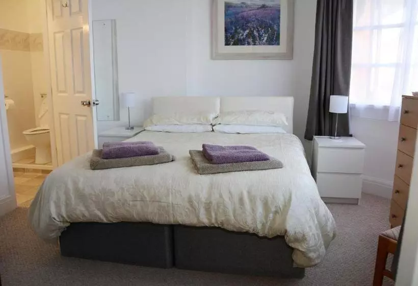 Majatalo The Cove Guest House