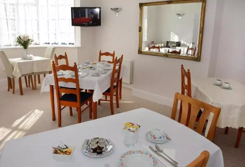 Majatalo The Cove Guest House