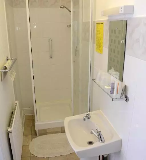 Majatalo The Cove Guest House