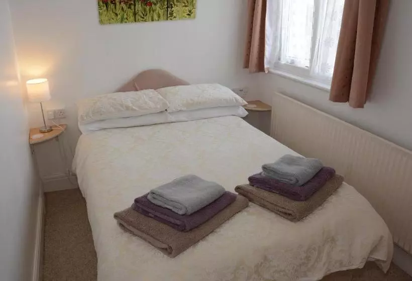 Majatalo The Cove Guest House