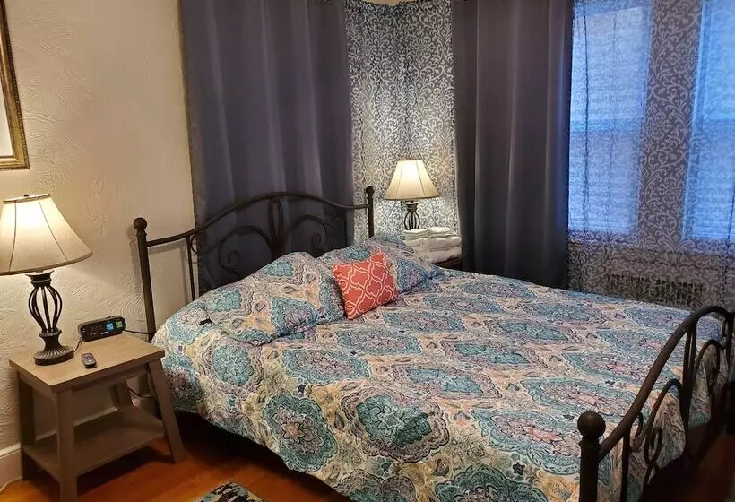 تختخواب و صبحانه Natalie House   Boston